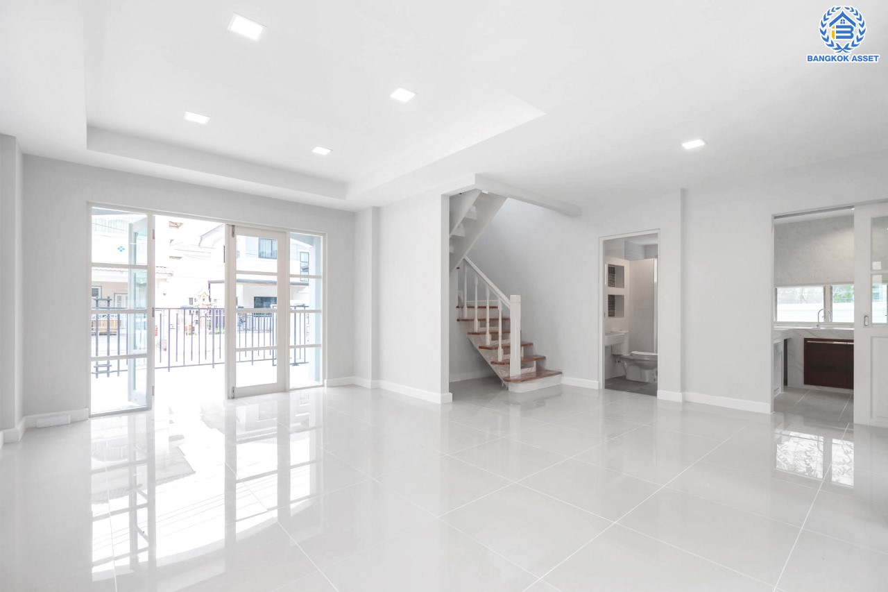 บ้านมือสองตกแต่งใหม่ แบรนด์ LH ม.ชัยพฤกษ์ บางใหญ่-เซ็นทรัลเวสต์เกต ตอบโจทย์ทุกการอยู่อาศัย เนื้อที่ 56.4 ตร.ว. ฟังก์ชัน 3 ห้องนอน 2 ห้องน้ำ 2 ที่จอดรถ บนทำเลดีที่สุด! ใกล้เซ็นทรัลเวสต์เกต ทางด่วน "กาญจนาภิเษก" และเพียง 10 นาที ถึง MRT "สถานีคลองบางไผ่"